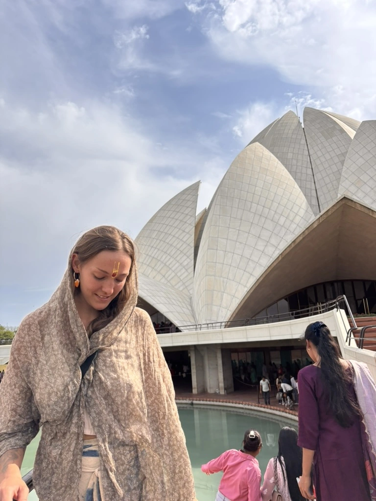 Nicole at the Lotus Temple, New Delhi
